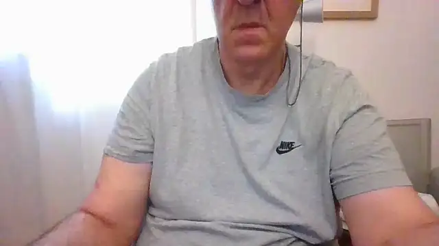 ANONIMO7735 Show in webcam