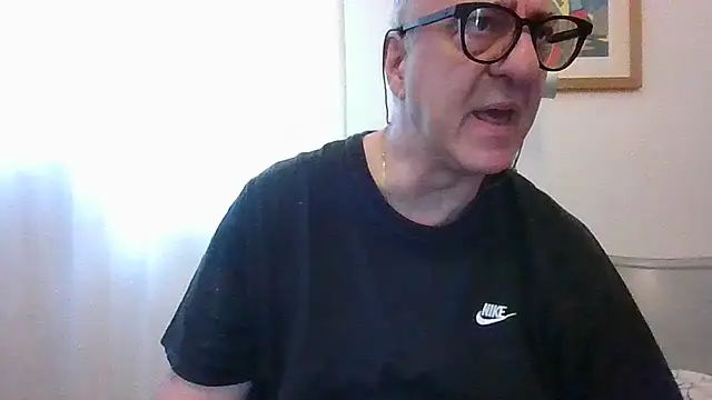 ANONIMO7735 Show in webcam