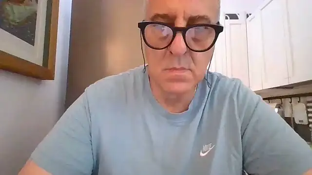 ANONIMO7735 Show in webcam
