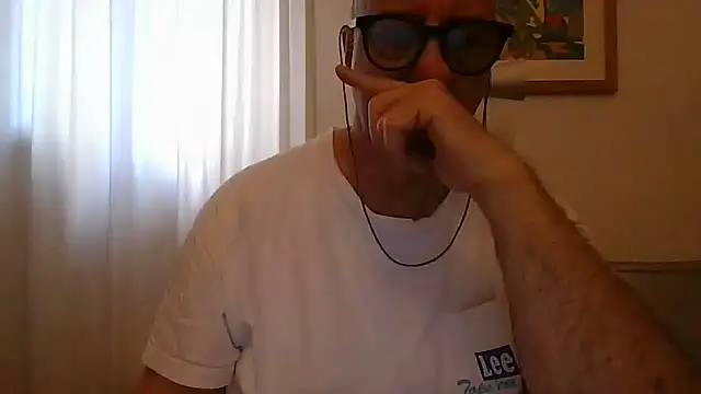 ANONIMO7735 Show in webcam