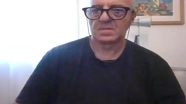 ANONIMO7735 Show in webcam