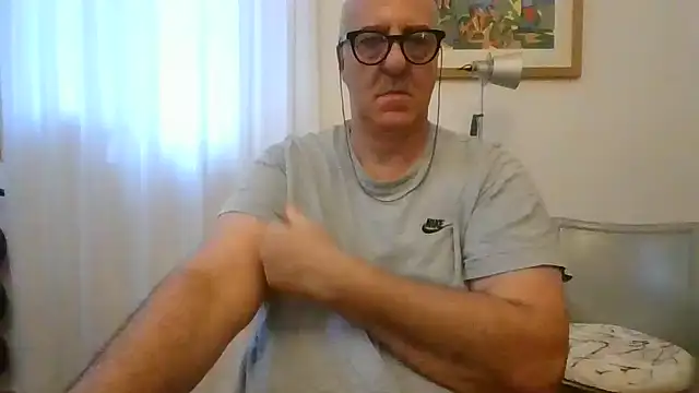 ANONIMO7735 Show in webcam