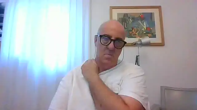 ANONIMO7735 Show in webcam