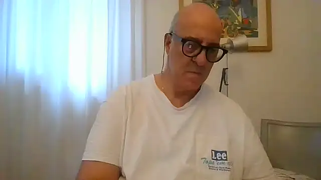 ANONIMO7735 Show in webcam