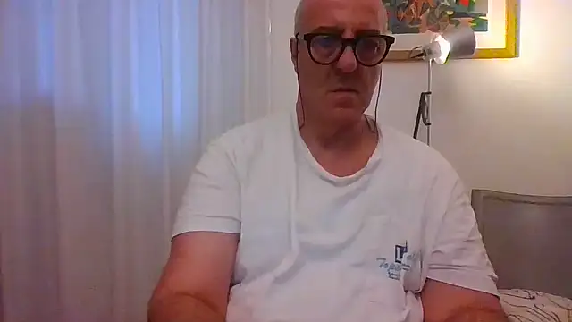 ANONIMO7735 Show in webcam