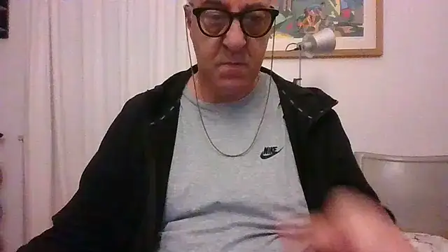 ANONIMO7735 Show in webcam