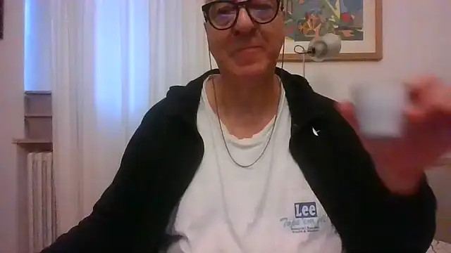 ANONIMO7735 Show in webcam