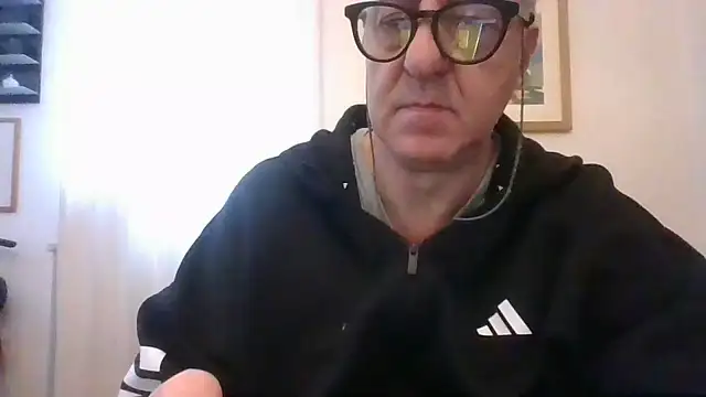 ANONIMO7735 Show in webcam