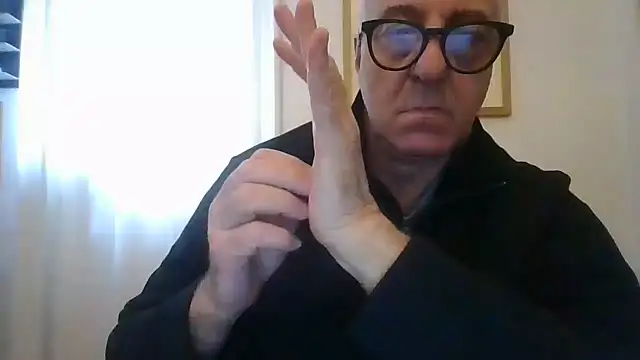 ANONIMO7735 Show in webcam