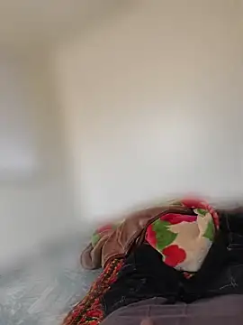 Tooti00: διαδικτυακό σόου στην κάμερα