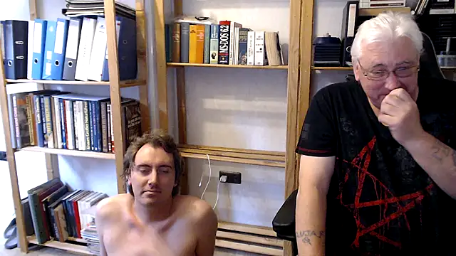 SchwanzhureXXL webcam show