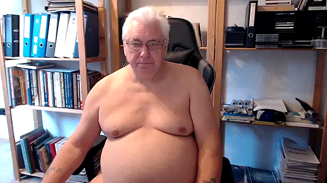 SchwanzhureXXL webcam show