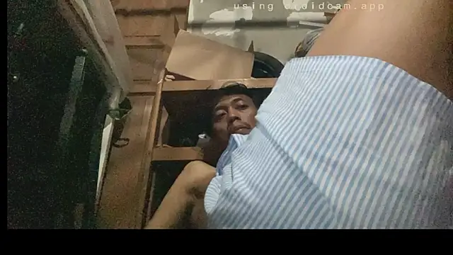 ditiya18: διαδικτυακό σόου στην κάμερα