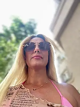 adya-aly's Live XXX Chat