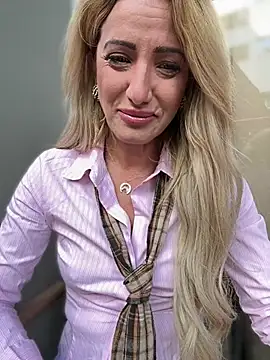 XXX chat uživo modela adya-aly