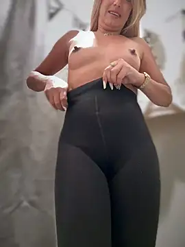 XXX chat uživo modela adya-aly