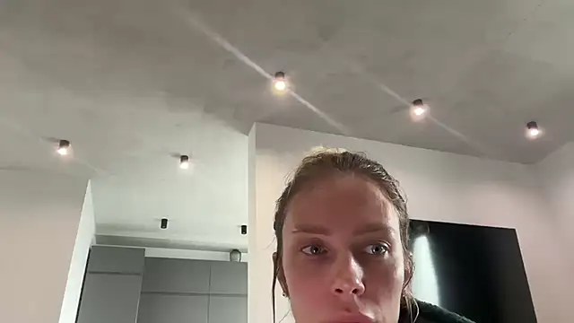 Iris_cherry Adlı Modelin Canlı XXX Sohbeti