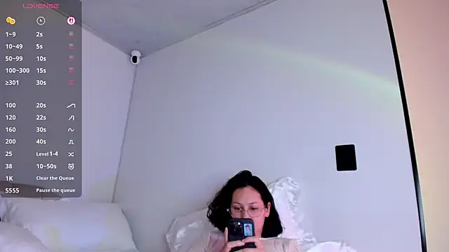 Chat +18 de Anyi_1 ao vivo