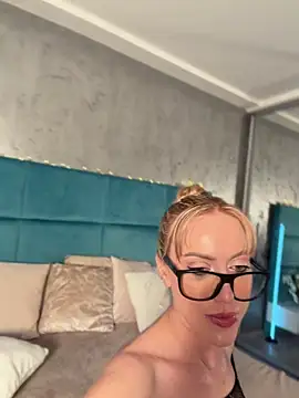 LunaAlya Pertunjukan Webcam
