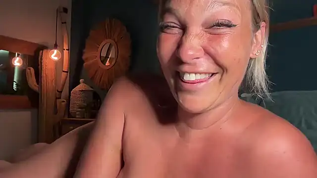 Cyberchickie-official Chat XXX in diretta
