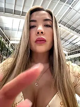 Alexa_seexy1: διαδικτυακό σόου στην κάμερα