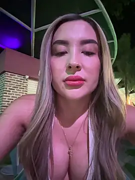 Alexa_seexy1: διαδικτυακό σόου στην κάμερα