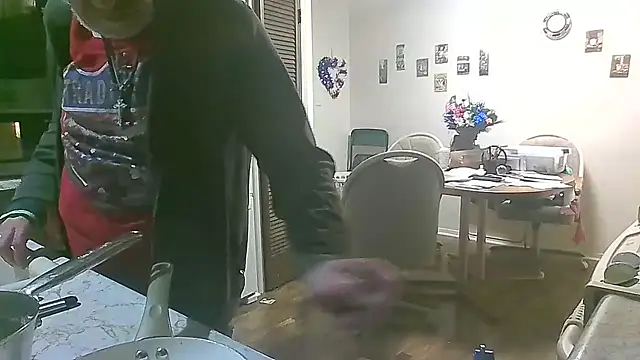 Makowboy: διαδικτυακό σόου στην κάμερα