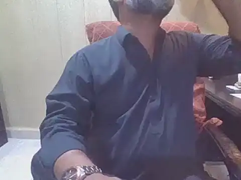 hairymaster95 Show in webcam