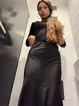 -_MiaQueen_- Show in webcam