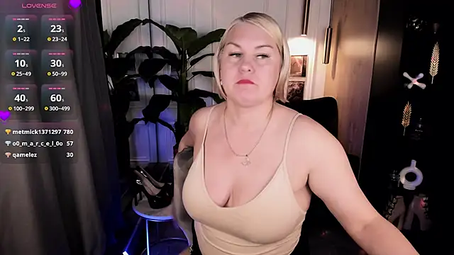 YolandaKiss live XXX chat
