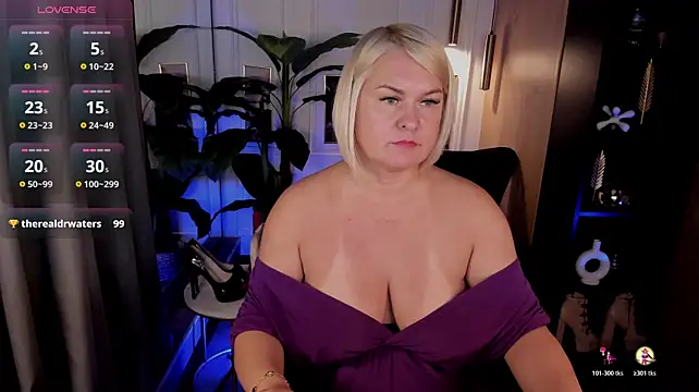 YolandaKiss' Live XXX Chat