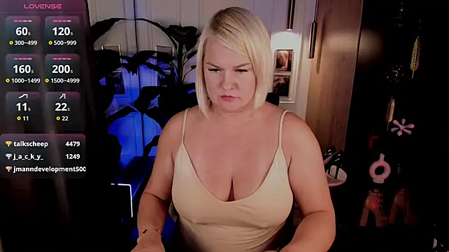 YolandaKiss' Live Sex Cam Show