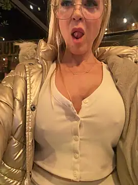 Reyna63's Webcam Show