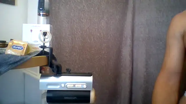 Oliverlong Show in webcam
