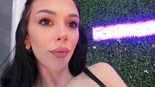 realhotfallingdevil: διαδικτυακό σόου στην κάμερα