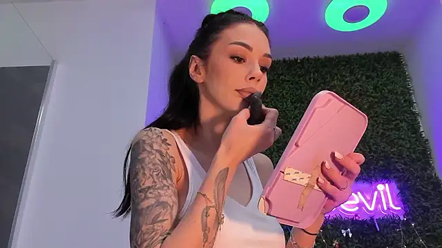 realhotfallingdevil – webcam-show