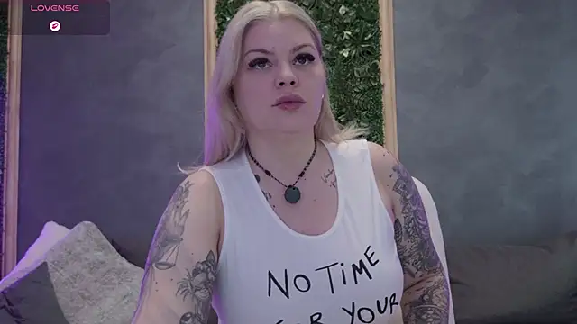 XXX chat uživo modela Issa_Jo