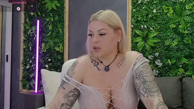Issa_Jo Chat XXX in diretta
