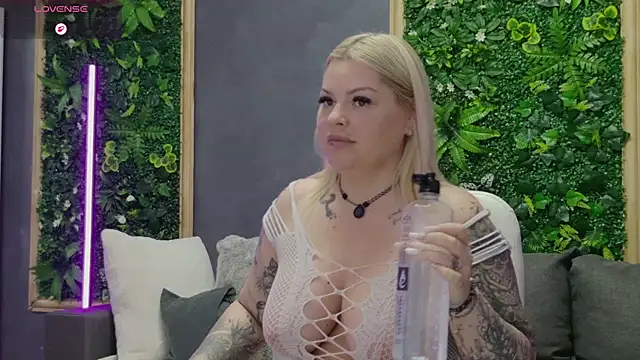 Issa_Jo's Live XXX Chat