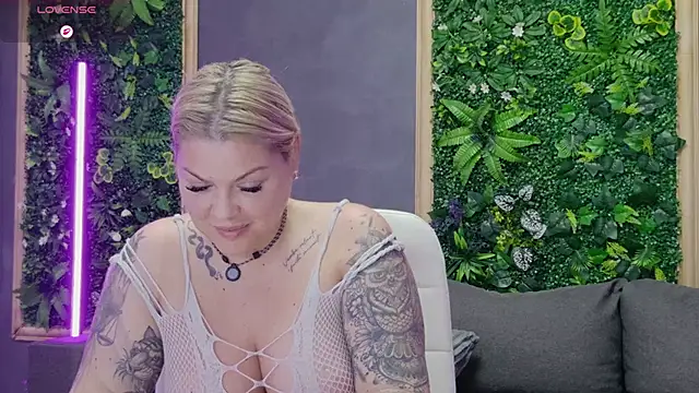 Show de Issa_Jo na webcam