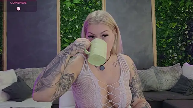 Issa_Jo's Live XXX Chat