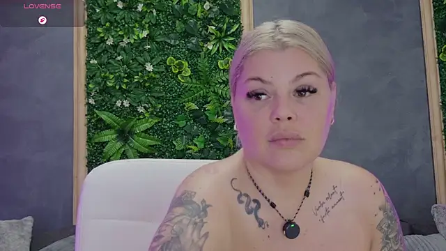 Issa_Jo's Live XXX Chat