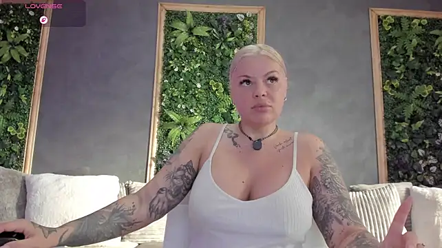 Issa_Jo's Live XXX Chat