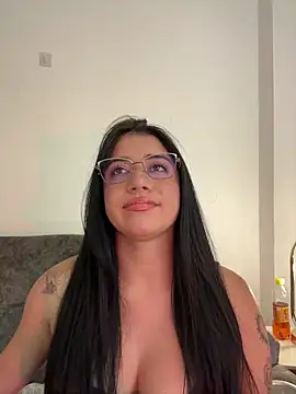 Chat +18 de KallyMyller1 ao vivo