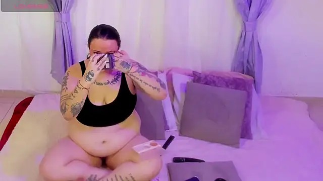 MiaYMolly Show in webcam