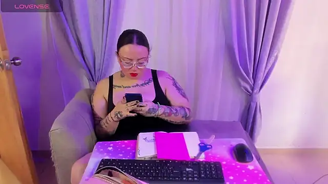 MiaYMolly Chat XXX in diretta
