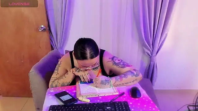 MiaYMolly: вебкам-шоу