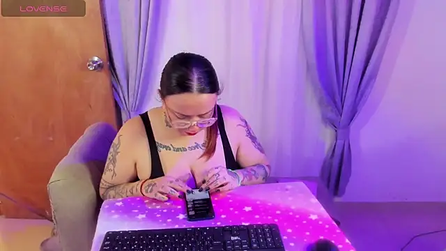 MiaYMolly's Live XXX Chat