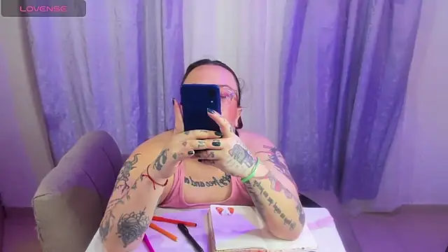 MiaYMolly Show in webcam