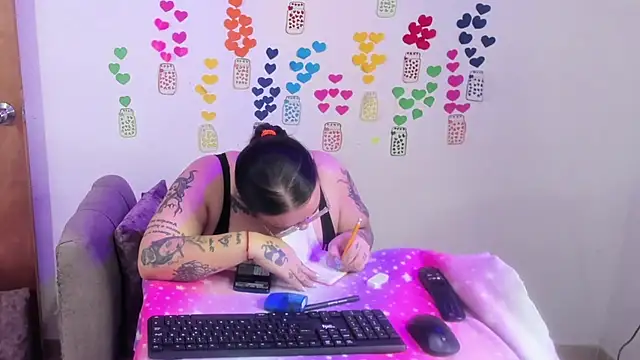 Chat +18 de MiaYMolly ao vivo